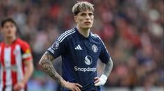 Hvězdička United pod palbou. Kontroverzní fotka v dresu rivala rozvířila emoce