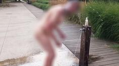 Muž se myl v Pardubicích u veřejného pítka. Šetřím za vodu, hájil se