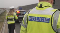 Policie zastavila mladíka, ihned přišel o řidičák. Jen pár dní po 18. narozeninách