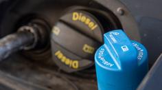 AdBlue už na pumpách dochází. Majitelé dieselů stojí i fronty, bojí se, že nenastartují