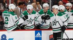 Faksa se na demolici Edmontonu podílel dvěma asistencemi. Padlo 11 gólů