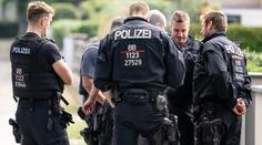 Hromadná rvačka v městském parku. Rozhádaní mladíci napadli i policii