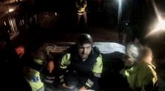 Lékaři zachraňovali opilce, začal po nich máchat nožem! VIDEO
