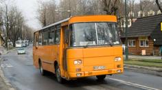 Otřesná nehoda v Polsku: 10letý chlapec vypadl za jízdy z autobusu