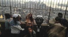 Skandál na Empire State Building! Fotila se nahá na mrakodrapu