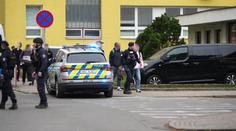 Vražda učitele v Michli: Podezřelého studenta předal policii jeho děda
