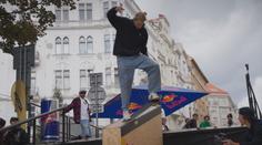 Šílenci na skateboardu pobláznili Prahu. Ve Vršovicích se sešla světová smetánka