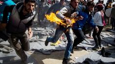 Zoufalý pokus: V řeckém táboře Idomeni se zapálili dva uprchlíci!
