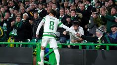 Japonský fotbalista miláčkem fanoušků! Po vystřídání během zápasu uklízel hřiště