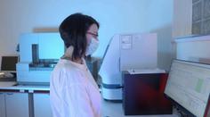 Českým policistům pomáhá mezinárodní databáze DNA. Vyřešila už pět případů