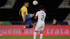 Zkrat brazilské hvězdy. Kung-fu kopem sestřelil protihráče