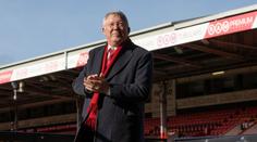 Sir Alex Ferguson je ve vatě. Od United stále dostává milionovou výplatu