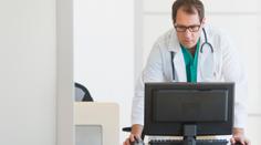Stovky lékařů ze zahraničí u nás mají pracovat bez nutných dokladů