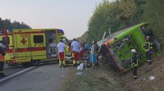 Při nehodě autobusu v Německu se zranilo 16 lidí! Řídil ho Čech