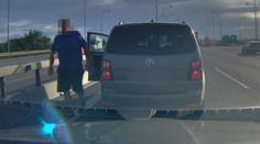 VIDEO: Vyhrocený konflikt na dálnici. Muž zastavil celý provoz