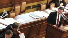 Dokument, který měl zůstat utajen? Rath píše o Kalouskově pití