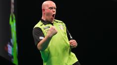 Van Gerwen překvapení nepřipustil. Jeho soupeř ale nedal kůži lacino