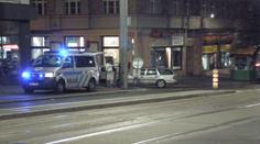 Na kolečkových bruslích předjížděl auto. Skončil v nemocnici