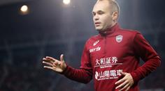 Iniesta se svou ženou proměnili populární tanec do fotbalové podoby
