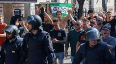 Chaos po Lize mistrů. Fanoušci Feyenoordu poranili i dítě