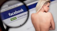 Nahé fotky na Facebooku zničily dívce z Pardubicka život. Dala je tam její kamarádka