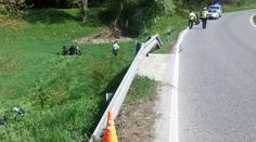 Motorkář trefil svodidla a vyletěl ze silnice, skončil v nemocnici