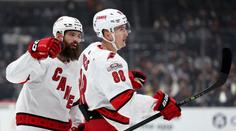 Nečase čeká shledání se starým parťákem. Burns ve 40 pokračuje v NHL