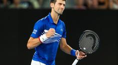 Djokovič vítězí i doma. K parádní výměně nepotřeboval ani raketu