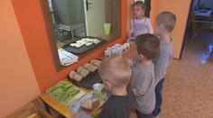 Začínají zápisy do školek. Ministerstvo hledá místa i pro děti uprchlíků