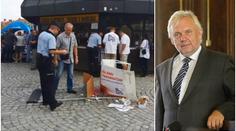 Zastupitel rozdupal petiční stánek SPD. Všechno zaplatím, slibuje