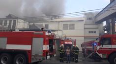 Hasiči vyhlásili 3. stupeň poplachu, v Duchcově praskla vana na tavení skla
