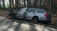 Těžká nehoda u Domažlic. Po srážce s náklaďákem je zraněná žena a dvě děti