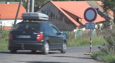 Zákazem vjezdu místo objížďky 30 kilometrů. Policie nic nezmůže