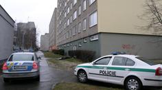 Žena vyskočila z okna, mladík z 12. patra! Oba zemřeli