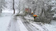 Kalamita na západě Čech! S letními gumami vůbec nevyjíždějte, radí hasiči