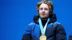 Olympijský vítěz se brutálně zranil! Nohu si propíchl hůlkou. FOTO