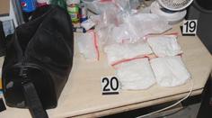 Velký zátah na výrobce drog. Policie zadržela tři lidi a pervitin za miliony