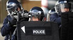Policie vyklidila rušné nádraží v Paříži, hledala nebezpečné muže!