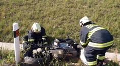 Mikrospánek zabíjel! Zemřel spolujezdec v dodávce i motorkář