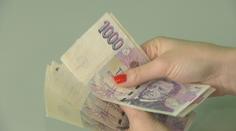 Na důstojnou mzdu nedosáhne většina Čechů. Přivydělávají si další prací