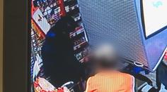 VIDEO: S nožem přepadl prodejnu, pak ujel na kole! Pátrání