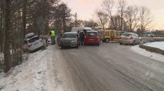 Nehoda tří aut zablokovala dálnici D5. Dvě ženy skončily v nemocnici