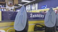 EU chce zavést digitální pas pro výrobky. Podle kritiků může zboží prodražit