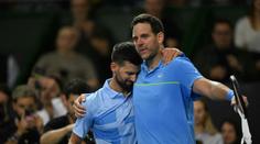 Legendy skončily v slzách. Del Potro ukončil kariéru exhibicí s Djokovičem