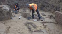 V pražském Karlíně odkrývají masové hroby. Archeologové našli stovky ostatků