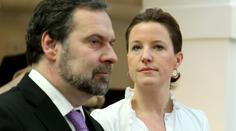 Prostřelené letadlo a óda na USA, Stropnický není první ministr s průšvihem