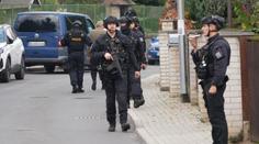 V Praze byl postřelen 13letý chlapec. Policie zadržela dva muže a několik zbraní