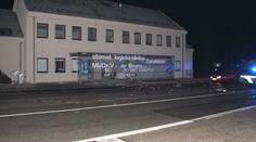 Odpálili bankomat, ujeli s penězi. Zloději policii už rok unikají!