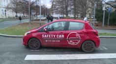 Noví řidiči budou smět za volant hned po zkoušce. Policie je zkontroluje on-line