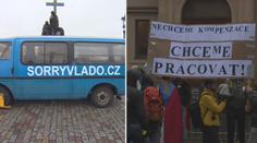 Protesty proti vládě: Zablokované budovy a auta na Karlově mostě